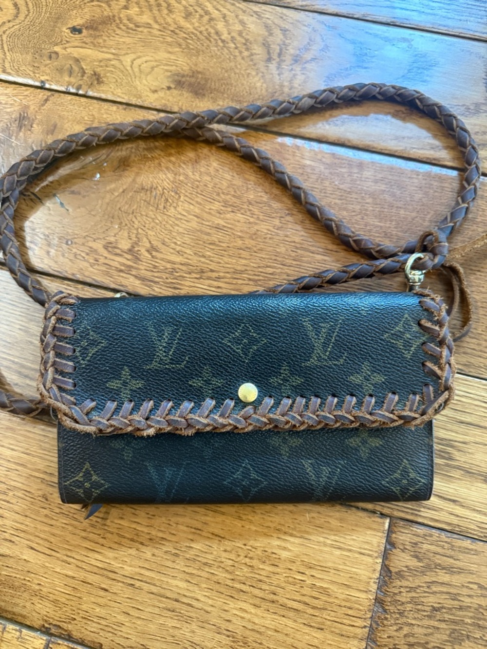 Authentic Louis Vuitton crossbody